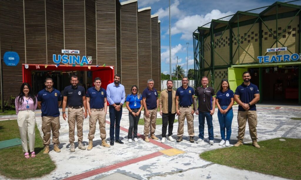 Representantes do Grupo AfroReggae conhecem estrutura e serviços oferecidos pelas Usinas da Paz 