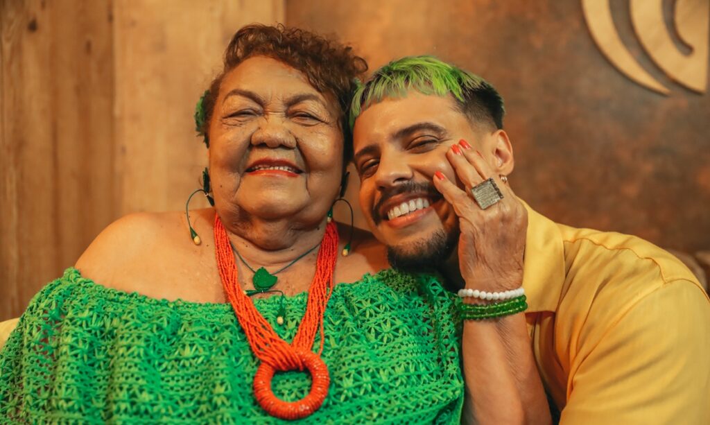AQNO e Dona Onete celebram a fusão musical do Pará e Maranhão em “Jambu no Cuxá”
