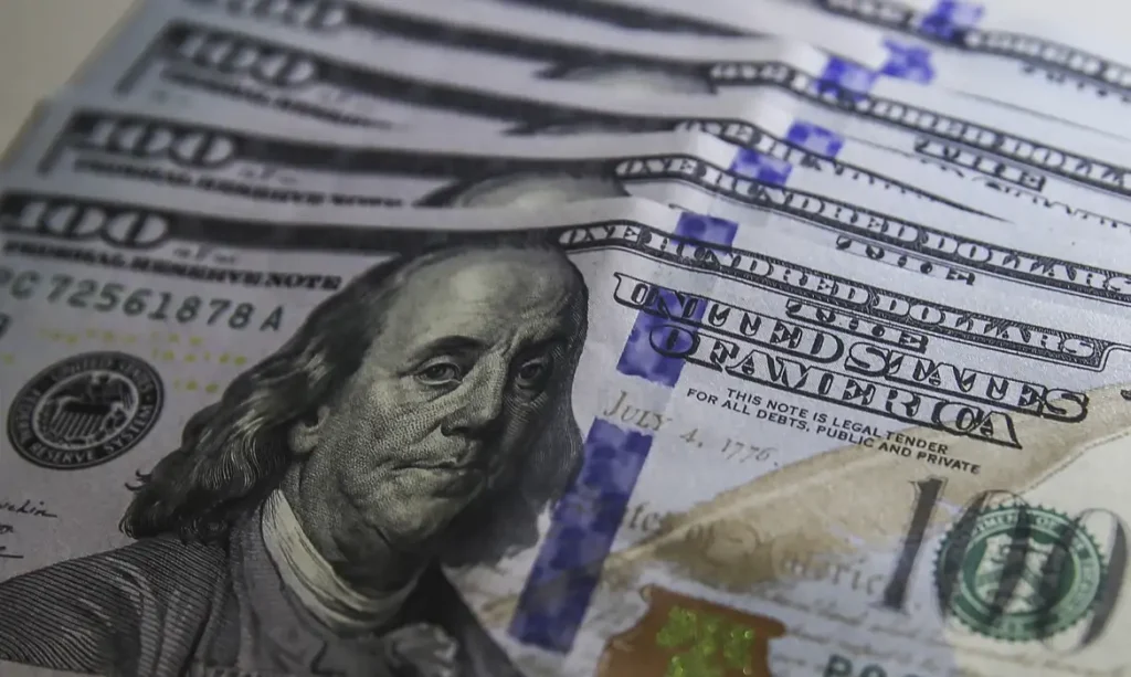 Tesouro capta US$ 2,5 bi no exterior com queda no spread