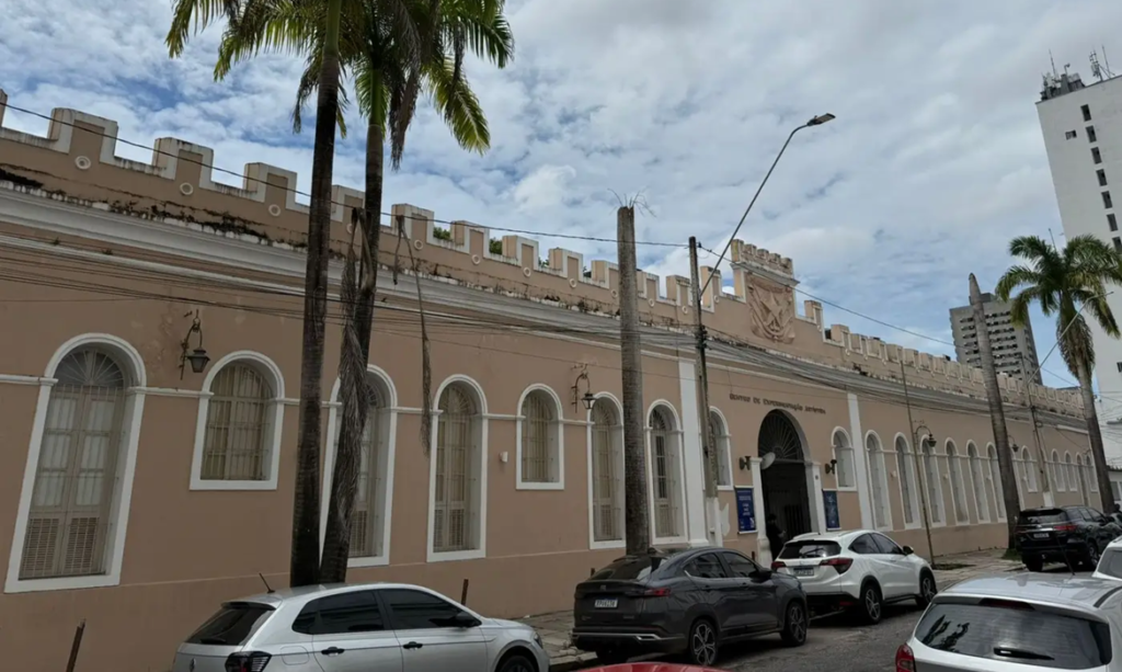 Casa das Artes abre inscrições para oficinas sobre poesia e pintura contemporânea