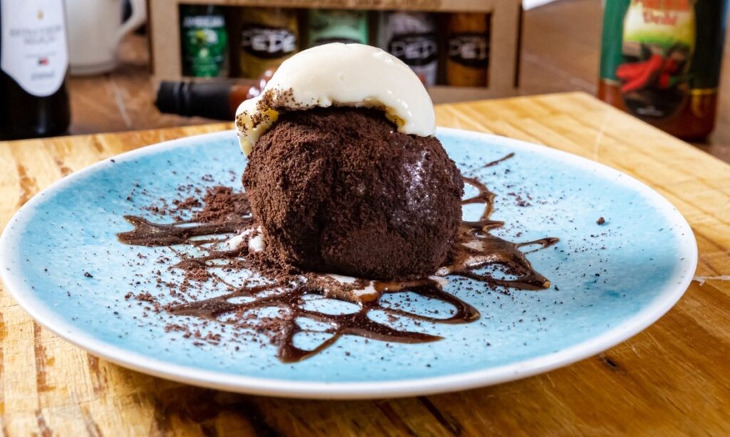 Aprenda a fazer sobremesa com chocolate para celebrar o Dia do Cacau