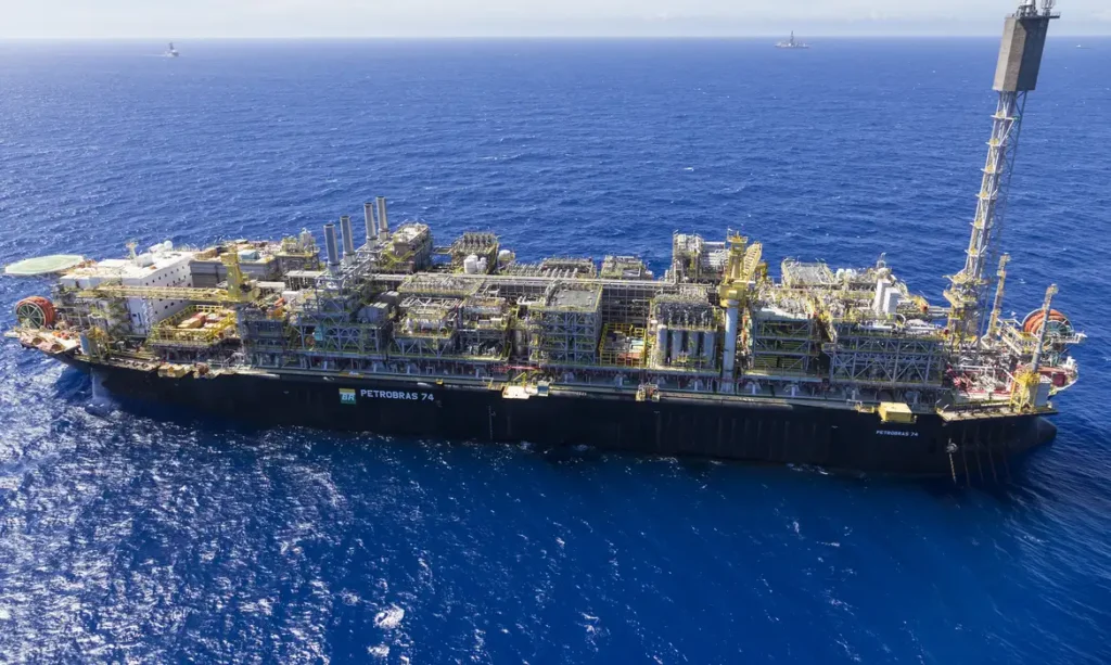Petrobras identifica possível presença de petróleo na Bacia de Santos