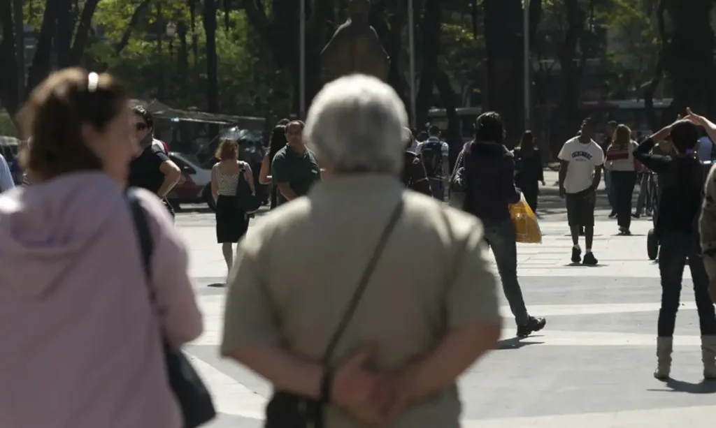 Letalidade por vírus respiratório em idosos chega a 25% em dez anos