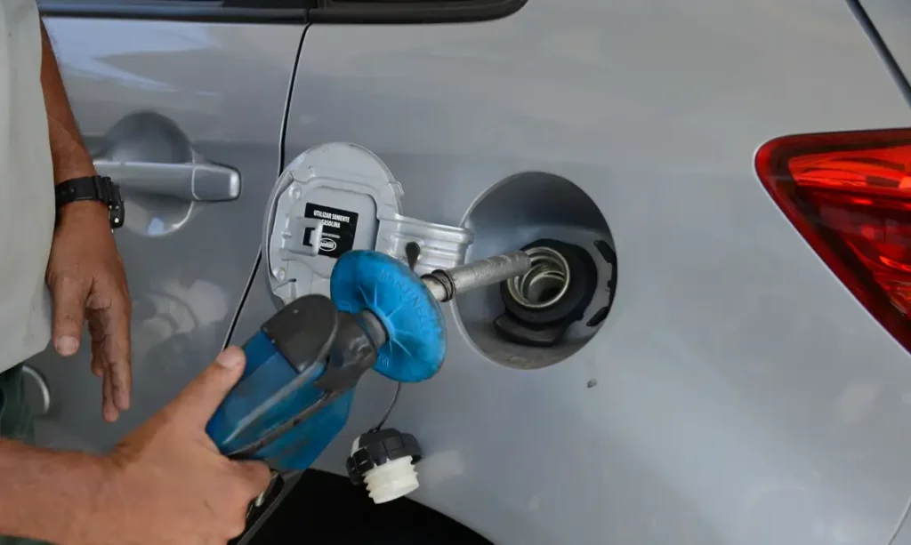 Inalação do vapor de gasolina causa câncer e ameaça frentistas