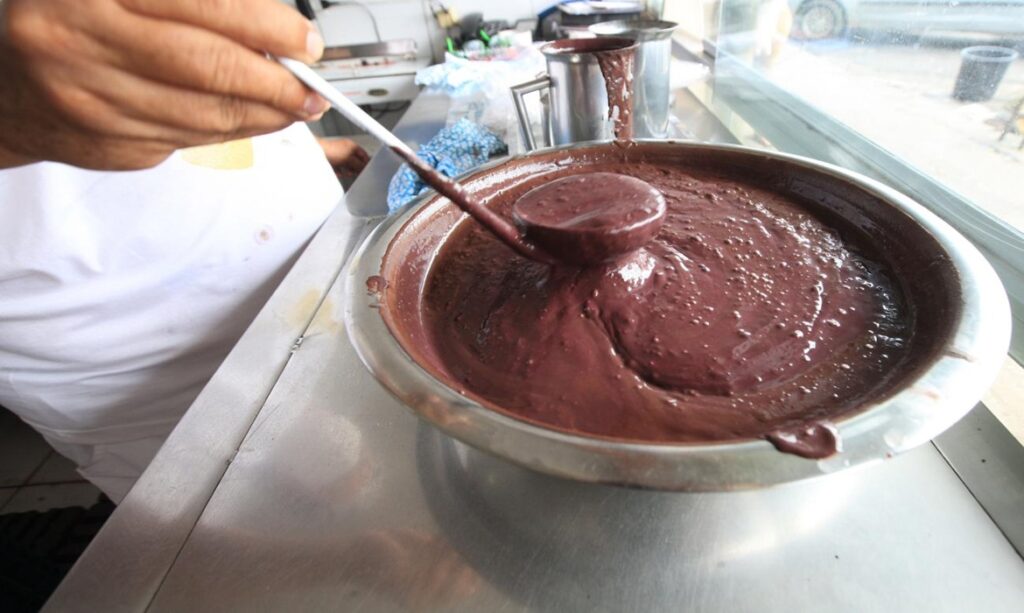 Chuva diminui a disponibilidade de açaí e o valor do litro pode atingir R$50 em Belém