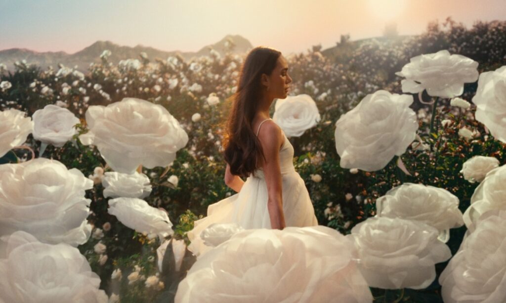 Natura lança “Aura Alba”, novo perfume feminino com ingrediente exclusivo e campanha multicanal