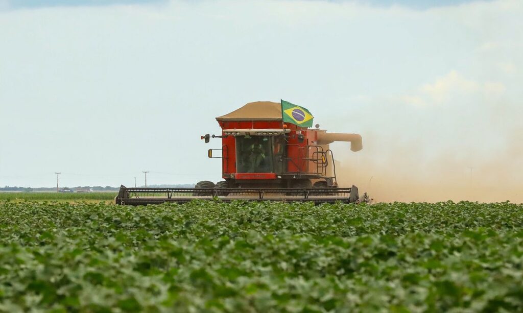 Setor do agronegócio emprega 26% da população brasileira e impulsiona o aumento dos salários