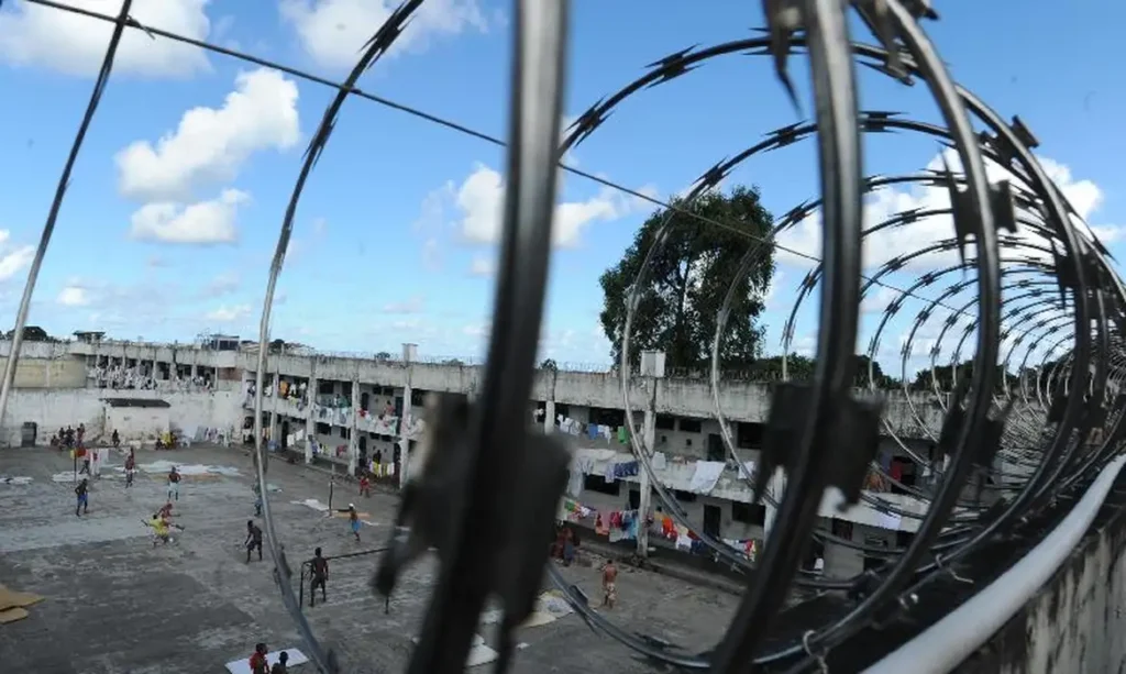 STF decide que prática de revista vexatória em presídios é ilegal