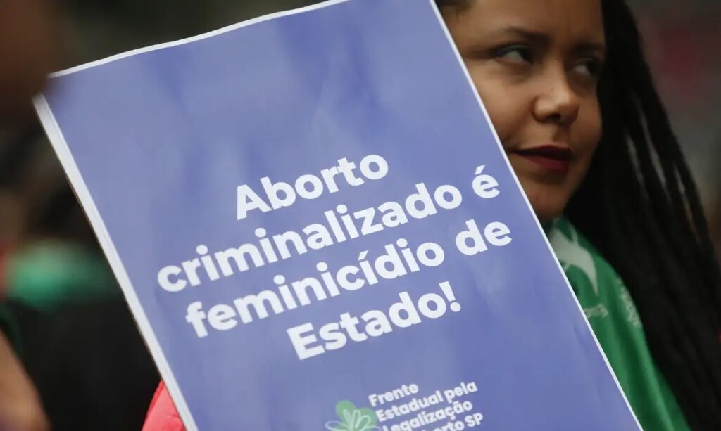 Gravidez infantil: Brasil registra 14 mil partos de meninas de 10 a 14 anos em 2023, mas apenas 1,1% teve acesso a aborto legal