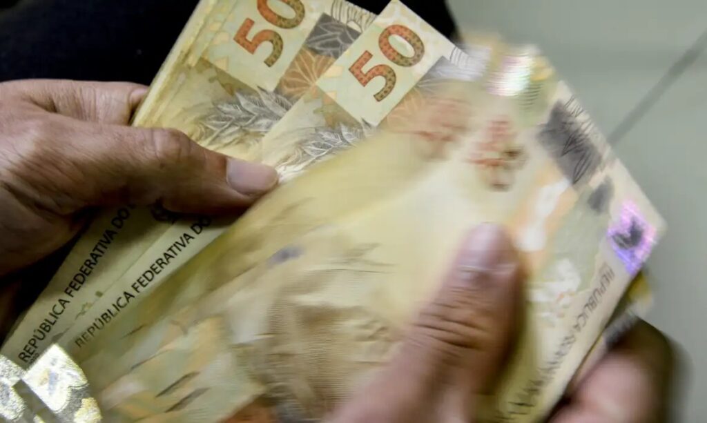 Economia brasileira avança 1,6% no 1º trimestre, aponta prévia da FGV