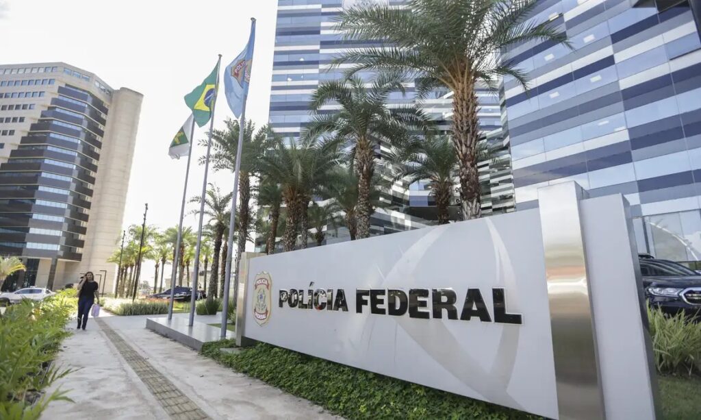 Polícia Federal abre concurso com mil vagas e salários de até R$ 26,8 mil