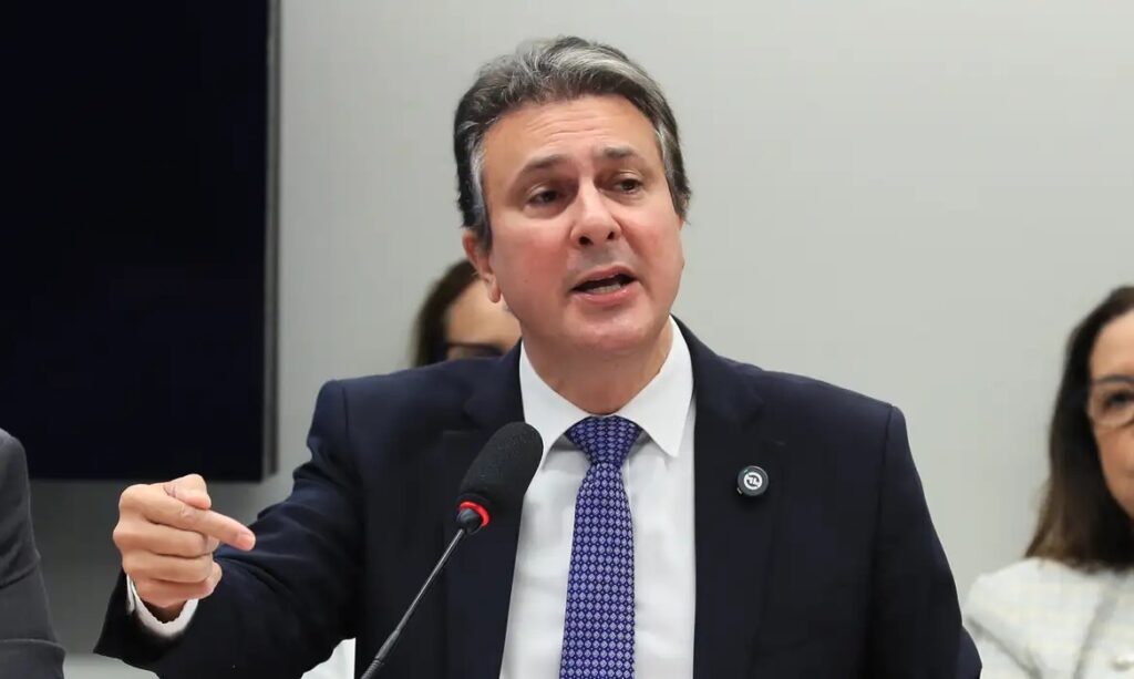 MEC anuncia injeção de R$ 700 milhões nas universidades federais