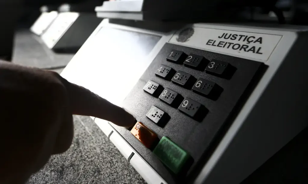 Cármen Lúcia pede que eleitor regularize título até 19 de maio