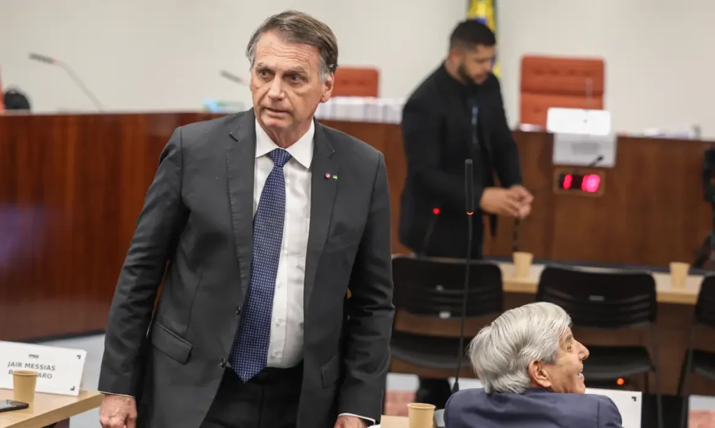 Polícia Federal conclui inquérito sobre Abin paralela e pede indiciamento de Bolsonaro e aliados