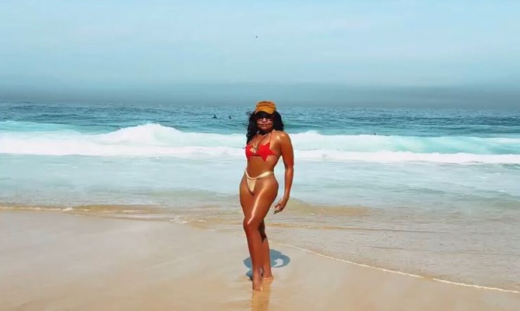 Gaby Amarantos celebra novo peso com dancinha na praia