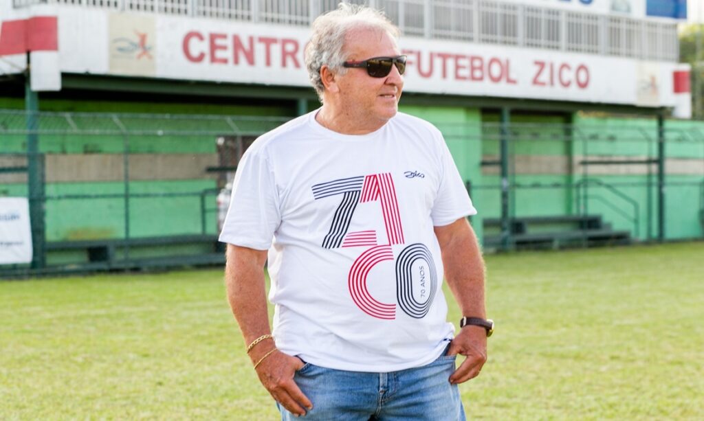 Zico aponta erros táticos como causa da eliminação do Flamengo no Mundial