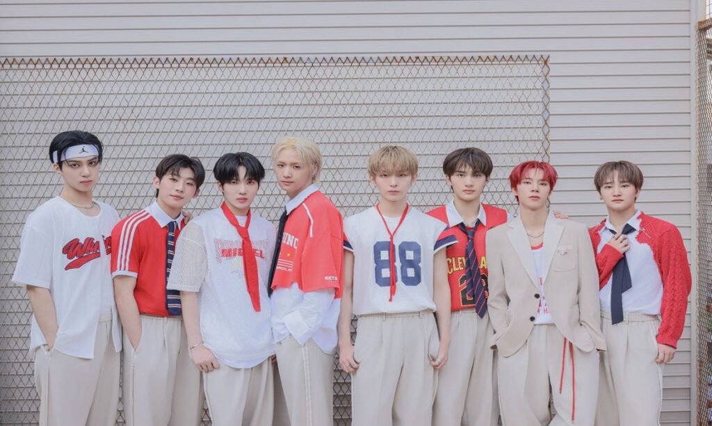 Grupo de K-pop NTX é recebido por fãs em Belém