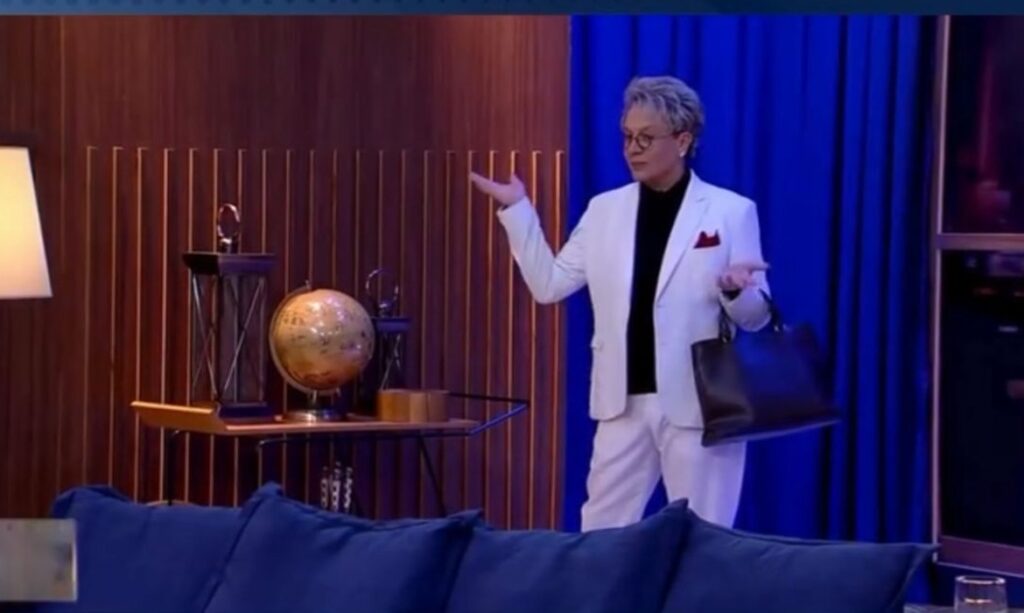 Eduardo Martini homenageia Clodovil Hernandes em programa de TV