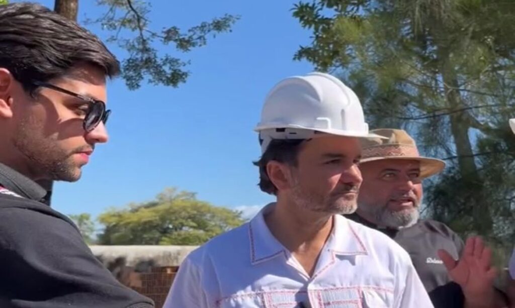 Celso Sabino visita obras em Soure