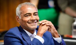 Romário rompe com Bolsonaro nas redes sociais e apaga publicações de apoio