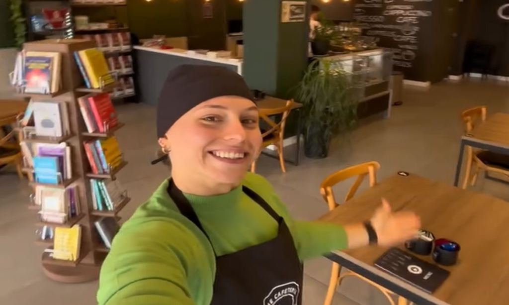 Funcionária viraliza ao transformar pedido simples do chefe em vídeo criativo