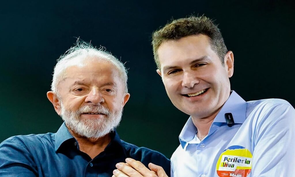 Jader Filho e Lula entregam 599 títulos de regularização fundiária em comunidade do Recife