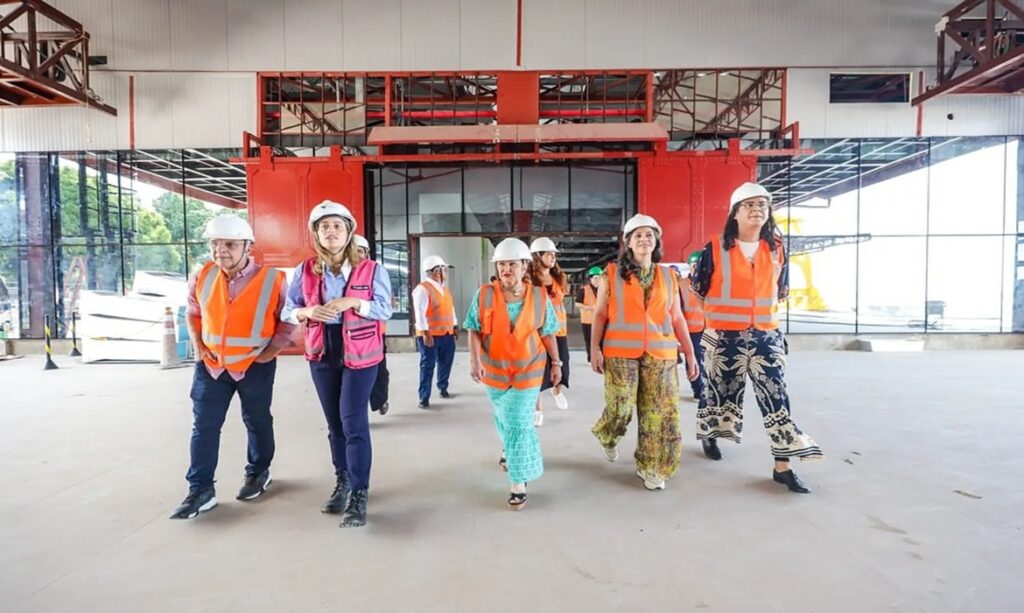 Elcione integra comitiva que visitou obras da COP30 em Belém
