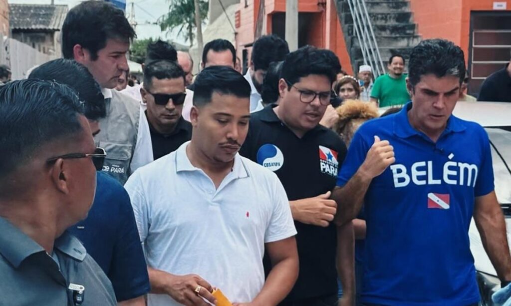 Helder visita obras de saneamento na Vila da Barca em Belém