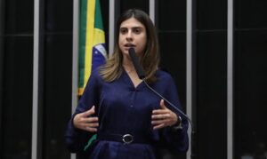 Deputada Camila Jara fica de fora de lista de denúncias por suposta agressão a Nikolas Ferreira
