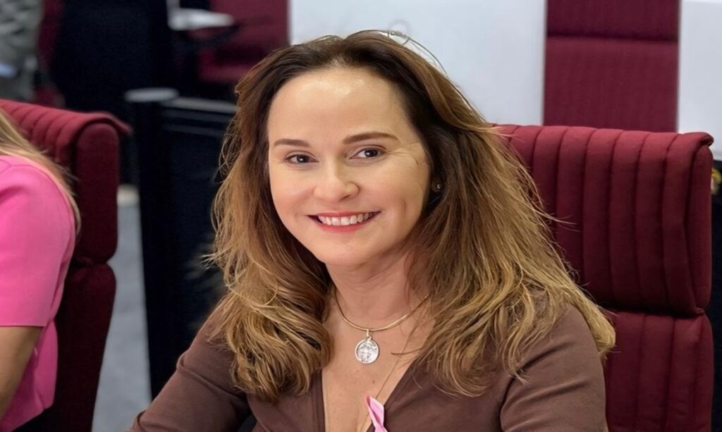 Deputada Ana Cunha propõe projeto de lei no Pará com objetivo de por fim no acorrentamento de cães e gatos