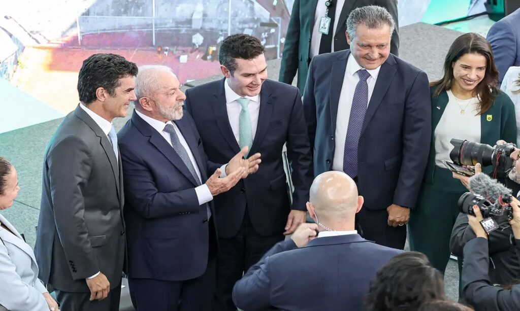 Helder acompanha anúncio de benefícios ao Pará pelo Novo PAC com obras de drenagem e proteção de encostas 1 Helder acompanha anúncio de benefícios ao Pará pelo Novo PAC com obras de drenagem e proteção de encostas
