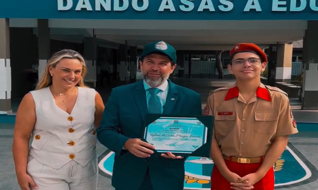 Rubens Magno é homenageado por colégio militar em Belém