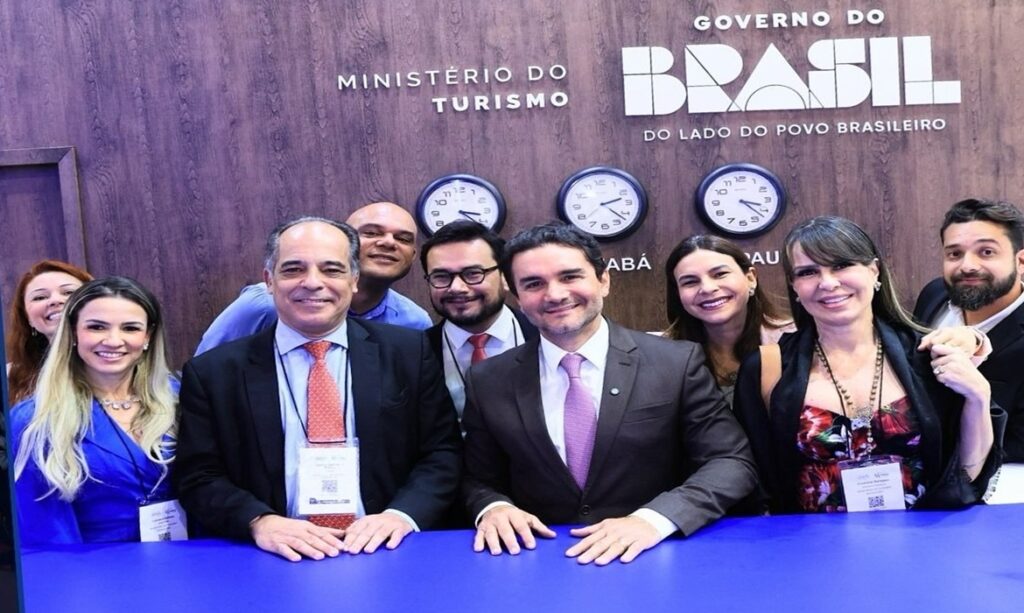 Celso Sabino anuncia digitalização do check-in e normas de limpeza para modernizar hotelaria nacional