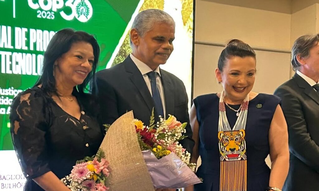 Reitora da UNAMA, Betânia Fidalgo, destaca congresso que antecipa debates da COP30