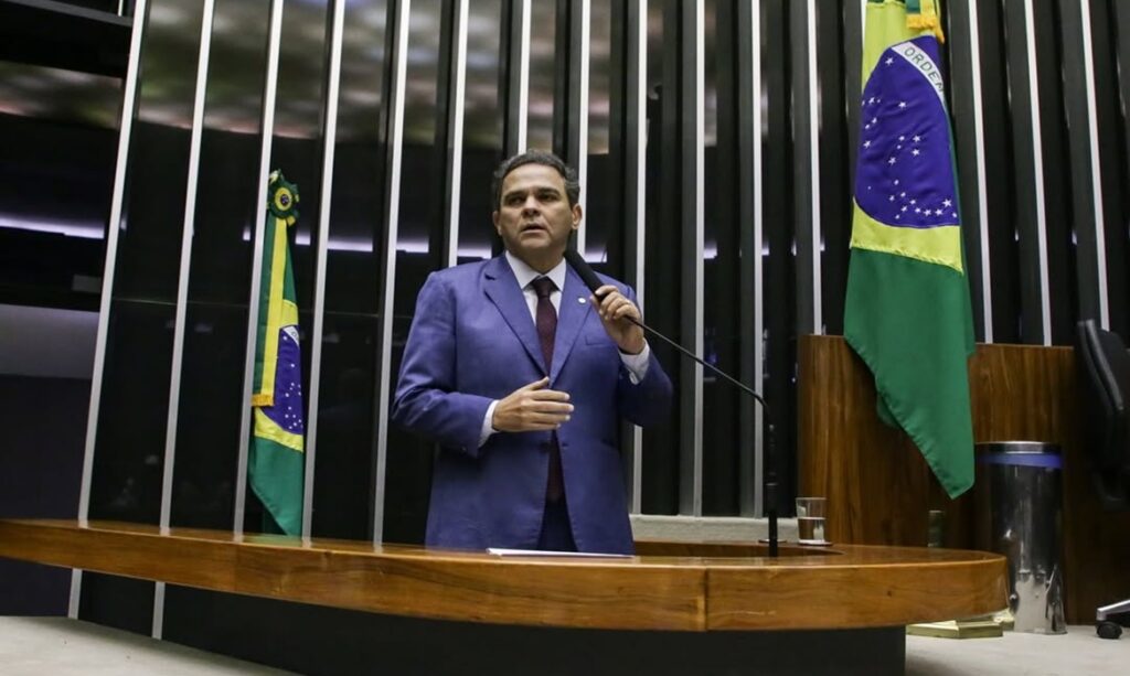 Câmara aprova relatório de Priante que amplia recursos para saúde e educação