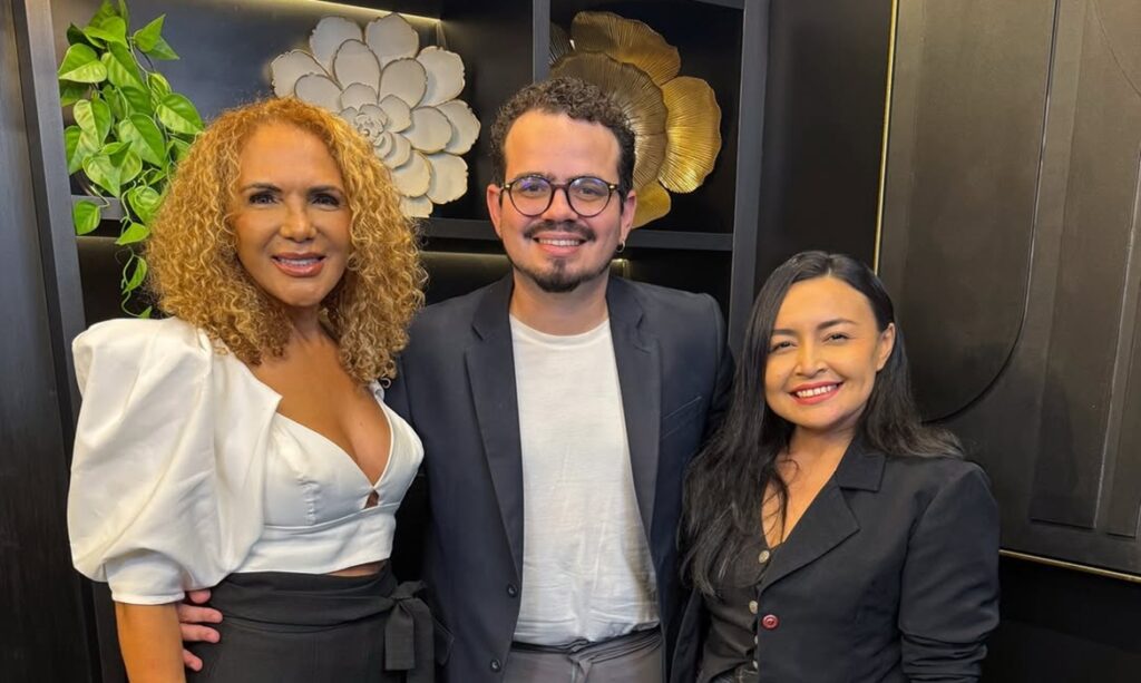 Podcast "E aí, Gente!", com Adair Neves, aborda saúde mental e afeto em entrevista com Dick Casanova