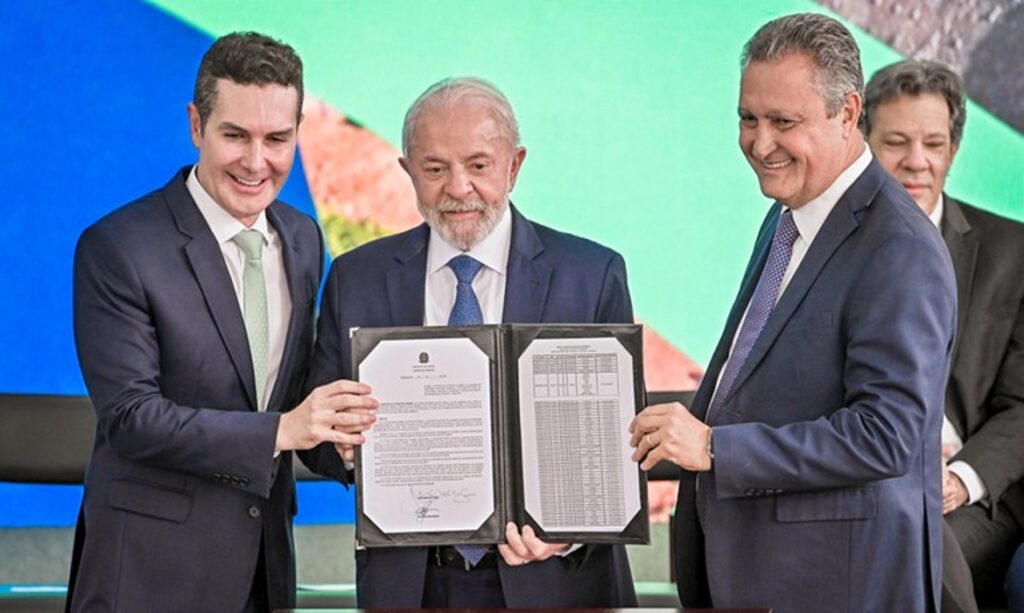 Jader Filho anuncia R$ 11,7 bilhões em obras de infraestrutura urbana pelo Novo PAC