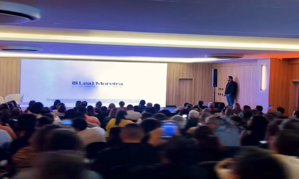 Leal Moreira recorda em TBT capacitação de corretores para o lançamento do Deluxe LM Tower