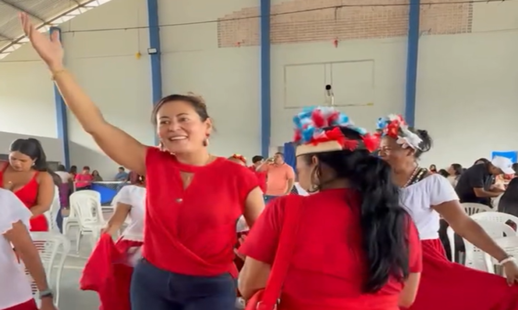 Dilvanda Faro e Ministro anunciam novos cursos do Escola do Trabalhador 4.0 em Santa Bárbara do Pará 9 Dilvanda Faro e Ministro anunciam novos cursos do Escola do Trabalhador 4.0 em Santa Bárbara do Pará