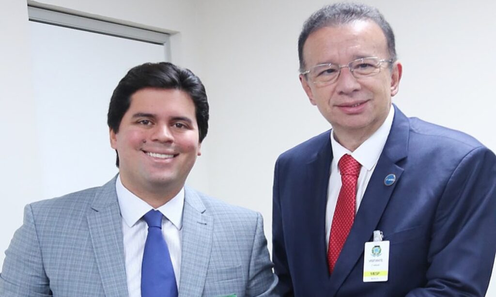 José Fernando Gomes debate parcerias com Ministério do Esporte e entrega brinde da COP 30