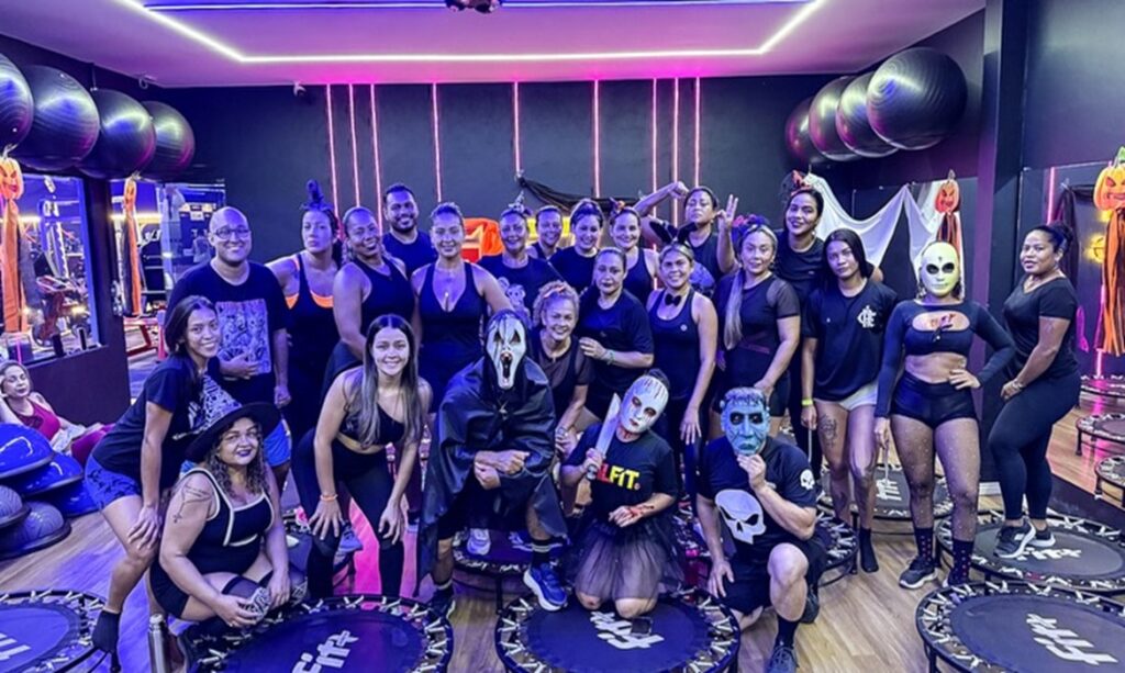 Aula de Jump tem edição temática de Halloween na academia GLFIT