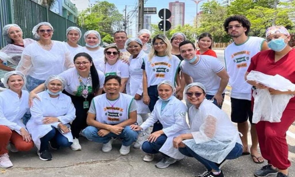 Alunos de Enfermagem da UNAMA prestam atendimento voluntário a romeiros do Círio 8 Alunos de Enfermagem da UNAMA prestam atendimento voluntário a romeiros do Círio