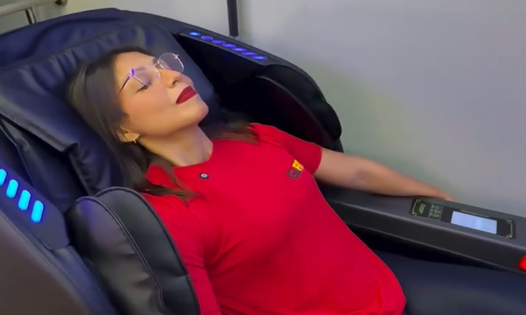 Academia GLFIT conta com cadeira de massagem como benefício para alunos