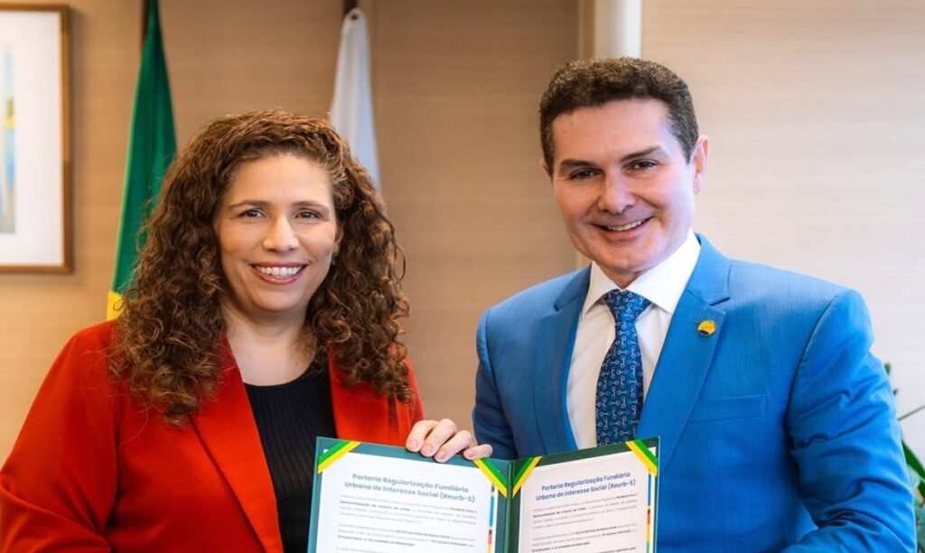 Jader Filho anuncia que programa federal identifica 142 mil famílias em assentamentos informais e anuncia regularização fundiária