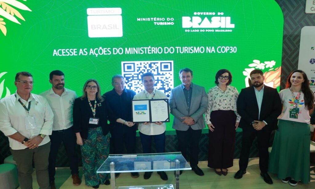 Celso Sabino firma pacto contra exploração infantil durante a COP30