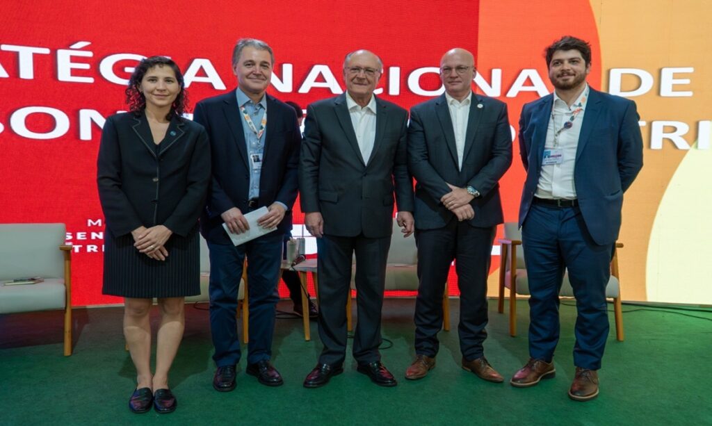 Alex Carvalho acompanha lançamento da Estratégia Nacional de Descarbonização Industrial durante a COP30