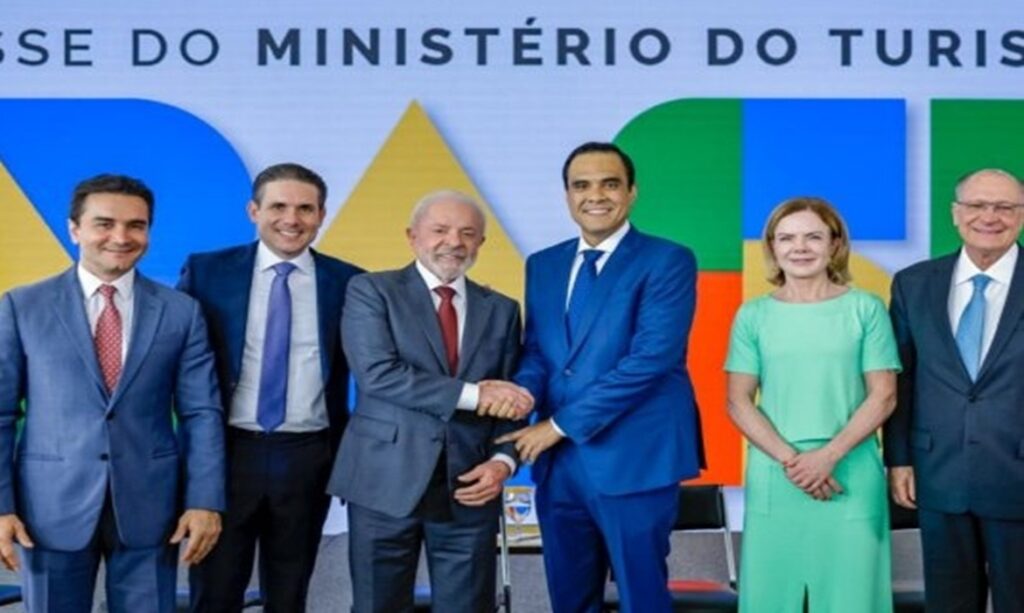 Celso Sabino participa da posse do novo ministro do Turismo e avalia gestão anterior com "orgulho"