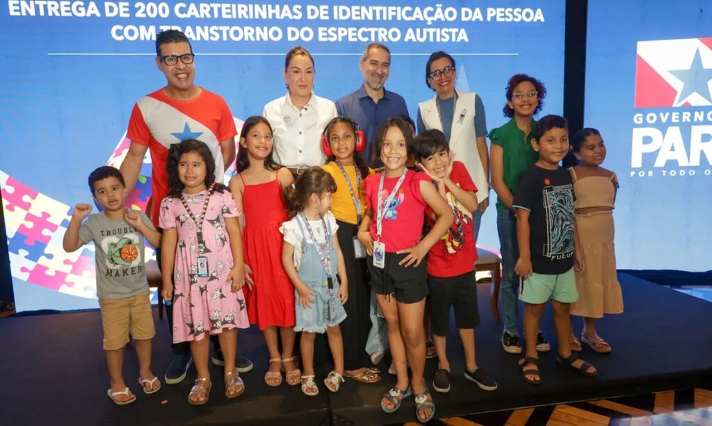 Vice-governadora Hana entrega 200 carteiras de identificação para pessoas com autismo em Belém