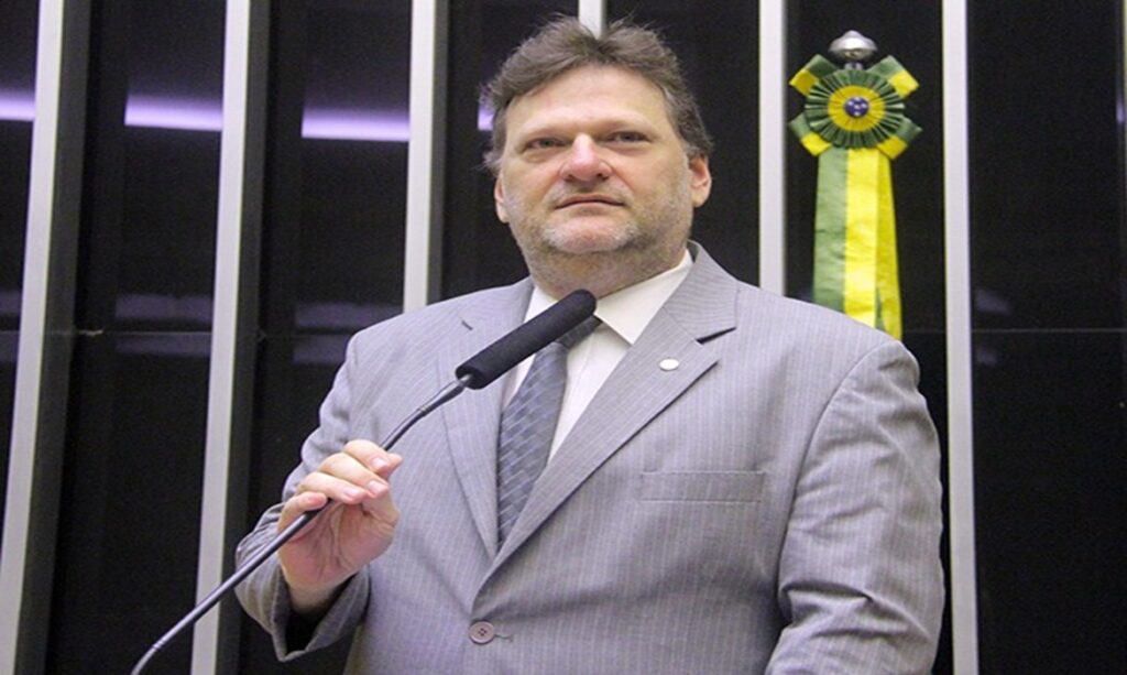 Projeto de Paulo Bengtson, sancionado pelo presidente Lula, reconhece açaí como fruta nacional para impedir patentes estrangeiras