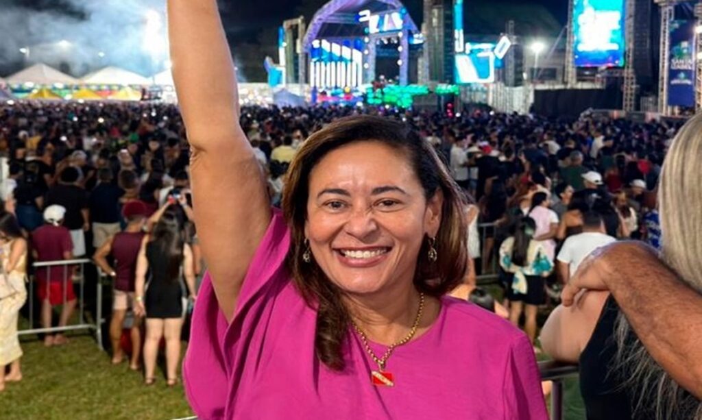Dilvanda Faro participa de celebração dos 92 anos de Santa Izabel
